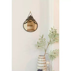 Specchio da parete Storied Home con cornice in peltro, catena decorativa e finitura anticata, bronzo